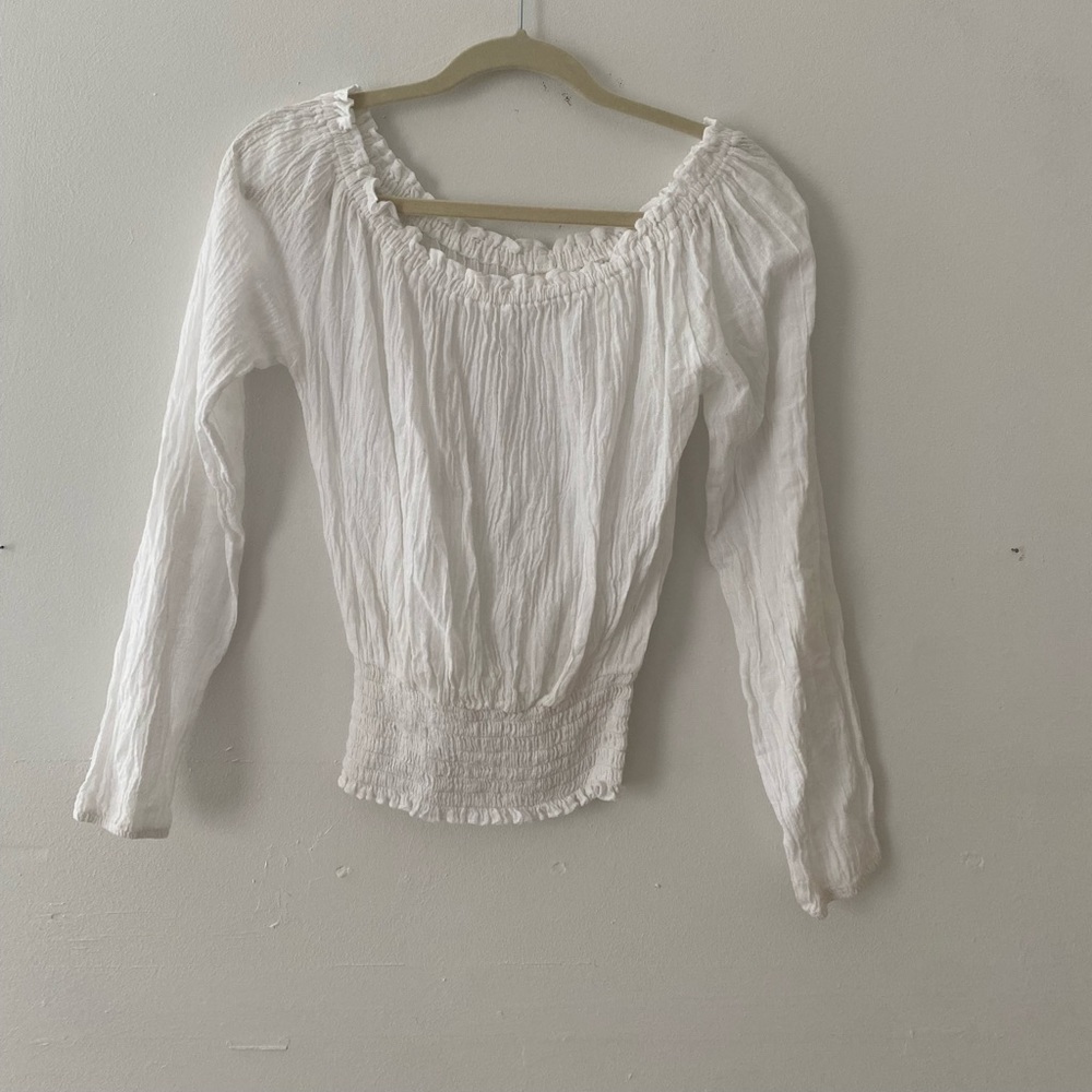 Textured slight puff long sleeve top